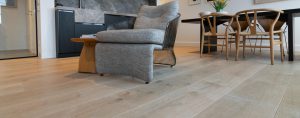 Witte houten lamelparket vloer
