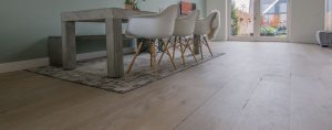 Witte houten vloer met karakter