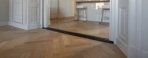 Bruut gelegde eiken tapis visgraat