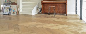 Dubbel gerookte visgraat duoplank vloer