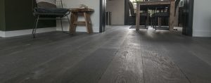 Grijze eiken houten vloer