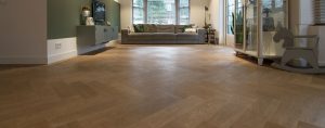 Groot formaat visgraat vloer
