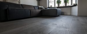 Houten vloer verouderd en gebeitst