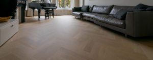 Tapis visgraat welke ter plekke is geolied
