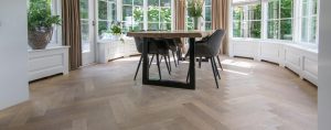 Tapis visgraat vloer geschaafd en kern gerookt