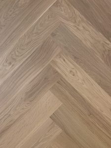 Natuurlijke eiken visgraat vloer
