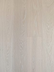 Scandinavische houten vloer van hoge kwaliteit en geschikt voor vloerverwarming 