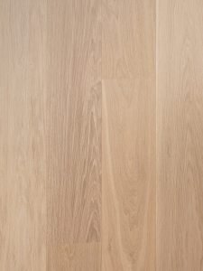 Rustige geborstelde houten vloer
