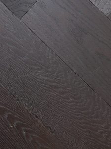 Zwarte duoplank visgraat vloer