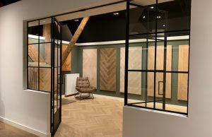 Visgraat parketvloeren showroom