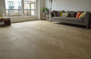 Visgraat vloer op vloerverwarming