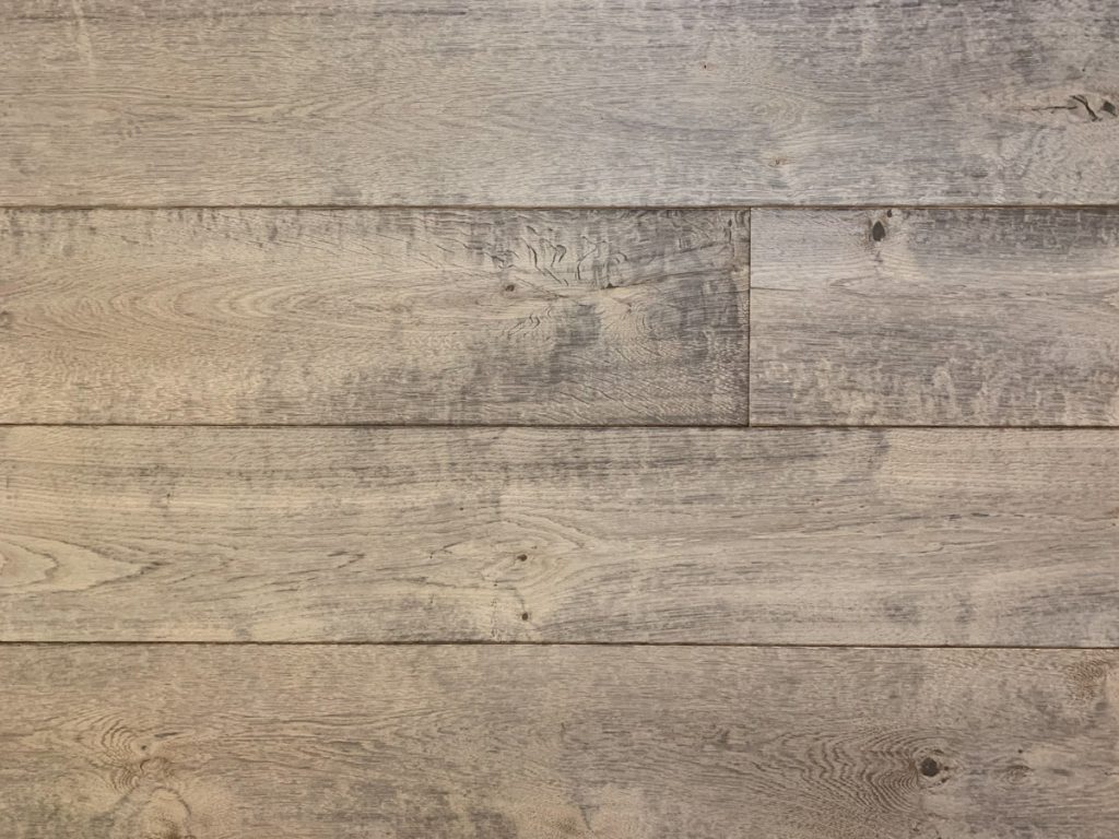 Getrommelde grijze houten vloer