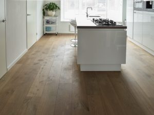 Houten vloer in de keuken