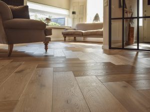 Visgraat vloer in Friesland