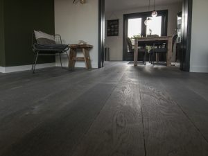 Verouderde grijze vloer