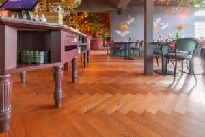 Houten vloer in restaurant