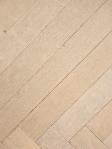 Getrommelde eiken visgraat vloer