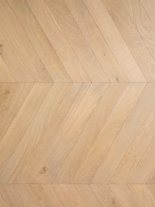 Verouderde eiken visgraat vloer