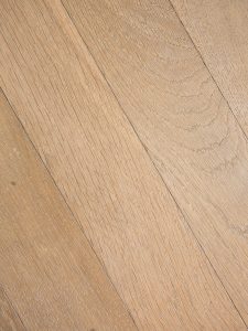 Verouderde eiken visgraat vloer